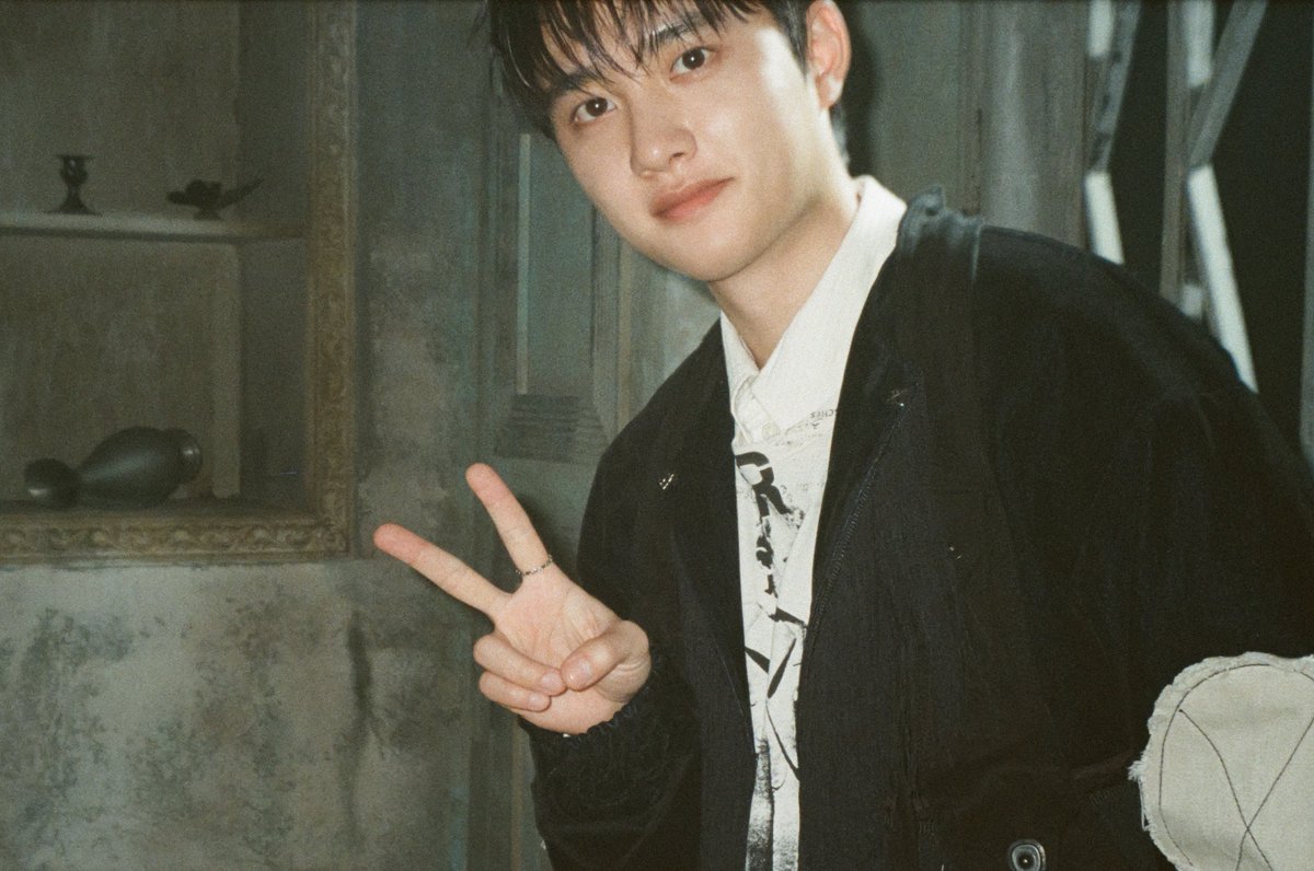 weareoneEXO's tweet image. Rise until the end 👑

#EXO #엑소 #weareoneEXO
#Crown #REVERXE