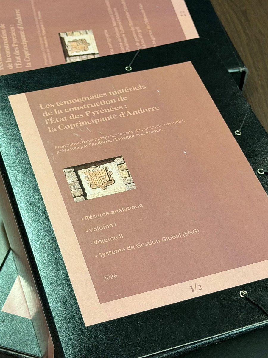 Dipòsit del dossier de la candidatura transnacional « Els testimonis materials de l’Estat dels Pirineus: el Coprincipat d’Andorra » juntament amb <a href="/EspUNESCO/">Delegación España ante UNESCO / Amb Espagne UNESCO</a> i <a href="/France_UNESCO/">La France à l'UNESCO</a> al Centre de Patrimoni Mundial de la @unesco 🇦🇩🇪🇸🇫🇷