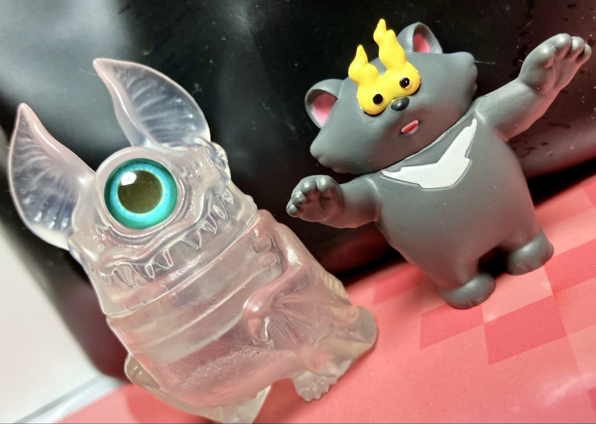 0LebOARmlILrsNq's tweet photo. 本日のガチャガチャの戦利品は!
アイビーのクリアBody
EYE of FIREのFYE OF FIRE BEAR
どちらも可愛い!
アイビーはブラックBodyもかっこいいな。
#アイビー #EYEOFFIRE https://t.co/4kXUqehu7J