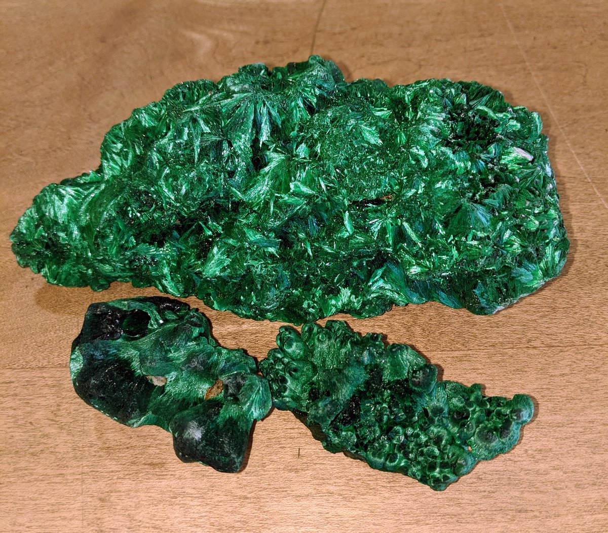 ベルベットマラカイト/ ベルベットマラカイトはマラカイトの結晶。 数