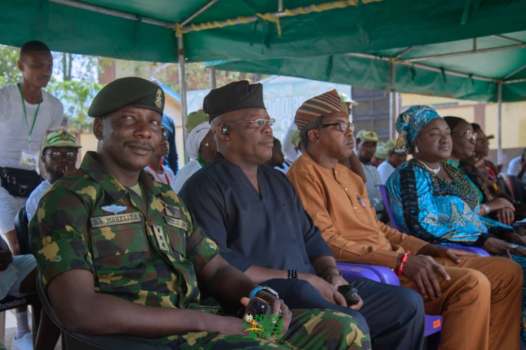 InsideNyscLag's tweet photo. Respect culture, live peacefully.
Traditional leaders educate Corps Members on Lagos customs, festivals, and values ahead of their service year.
@ajuwayamedia @officialnyscng

#NYSC #BatchAStream1 #LagosCulture #CorpsLife #ServiceYear https://t.co/8vtQXgTR8H