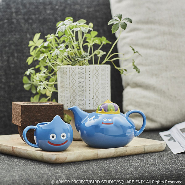 SQEX_eSTORE's tweet image. Instagram📸更新🆙✨
「#ドラゴンクエスト」から、「キングスライム」のティーポットが発売中☕️🍃
王冠が蓋になっています👑⋆͛
※別売りの『デミタスカップ　スライム』は現在お品切れ中です。

🫖Instagram···▸instagram.com/p/DT_rIzik6aD/
🛒商品のご購入···▸sqex.to/UrZbj