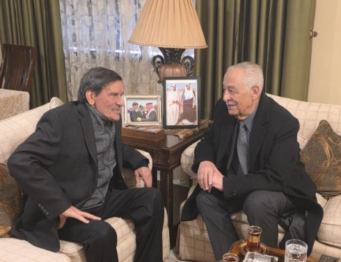 رئيس الديوان الملكي يطمئن على صحة سعد هايل السرور 