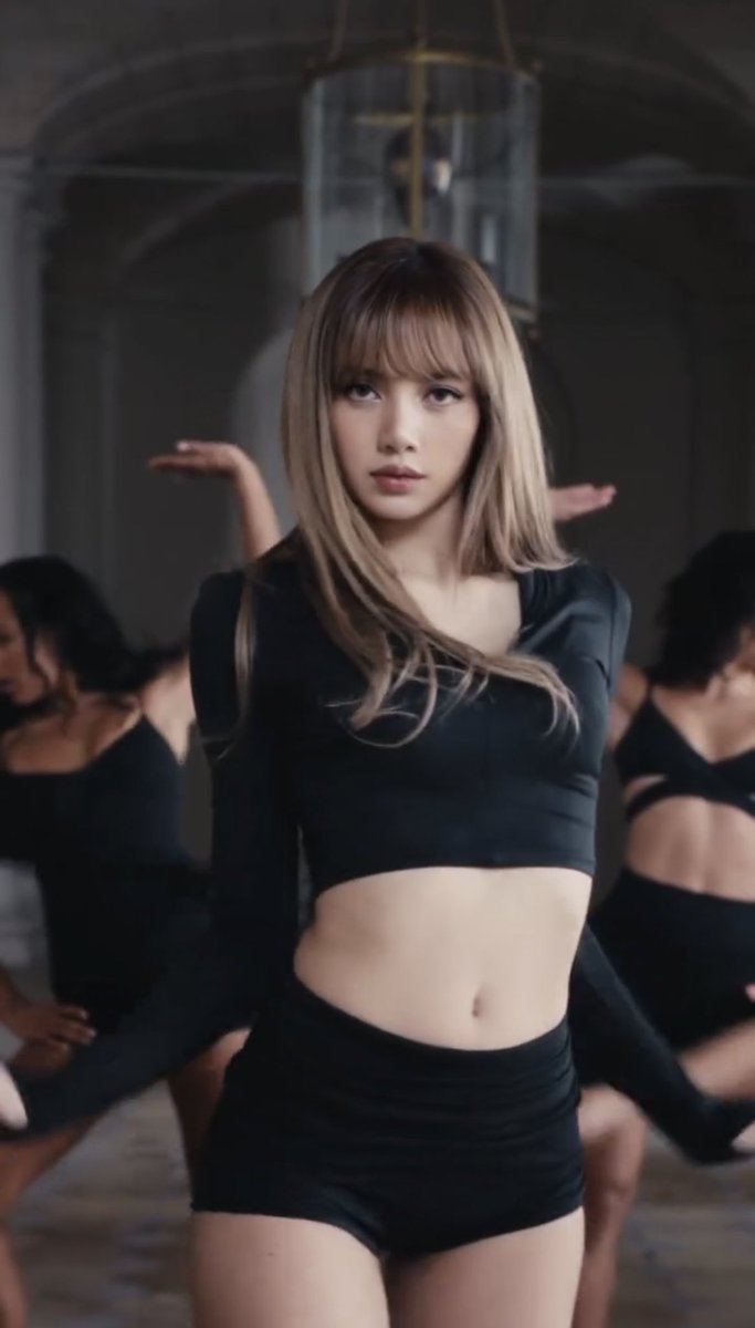 NikeSKIMS คือแบรนด์ชุดกีฬาและออกกำลังกายระดับพรีเมียม ของ Nike กะ แบรนด์ SKIMS ของตัวแม่ตัวมัม Kim Kardashian ค่าาาา เป็นชุดกีฬา แบบกระชับๆ เลกกิ้ง สปอร์ตบรา ครอบคลุมตั้งแต่ไซส์จิ๋ว ไปถึงพลัสไซส์ หูยยยยยยย เริ่ดเลยละ 

#LISAxNIKE
#LISAxNIKESKIMS