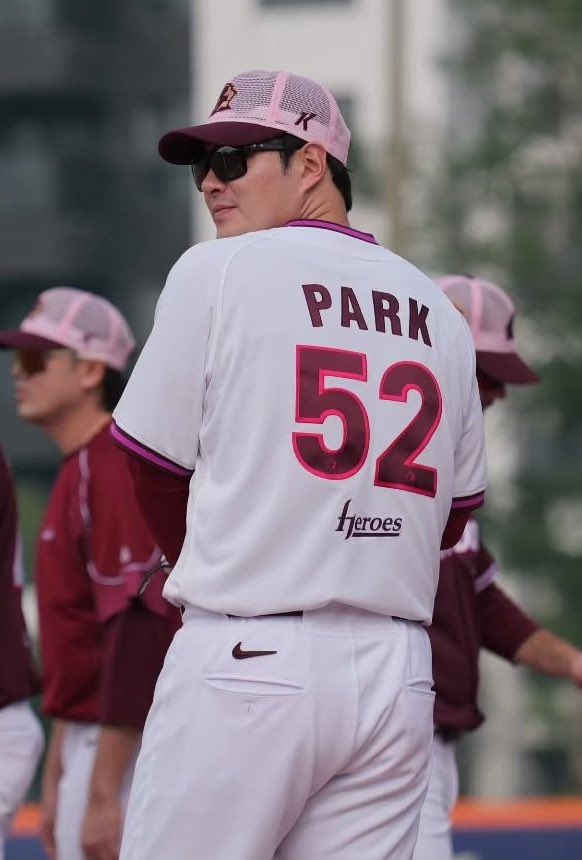 버건디 핑크 뱅이라니 참 좋다... 그렇다고 맛살 유니폼이 개밤티인 건 변함없음