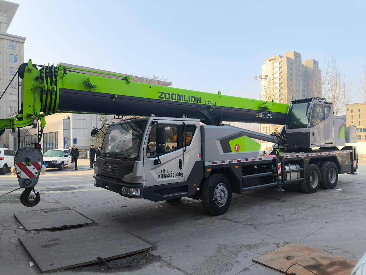 jasonluo125660's tweet photo. #truckcrane #zoomlion #usedcrane #25ton 
Zoomlion 25-ton truck crane delivers unmatched performance, featuring a time-tested power system, eco-friendly energy efficiency, and intelligent, efficient operation. https://t.co/msCH1ENV5z