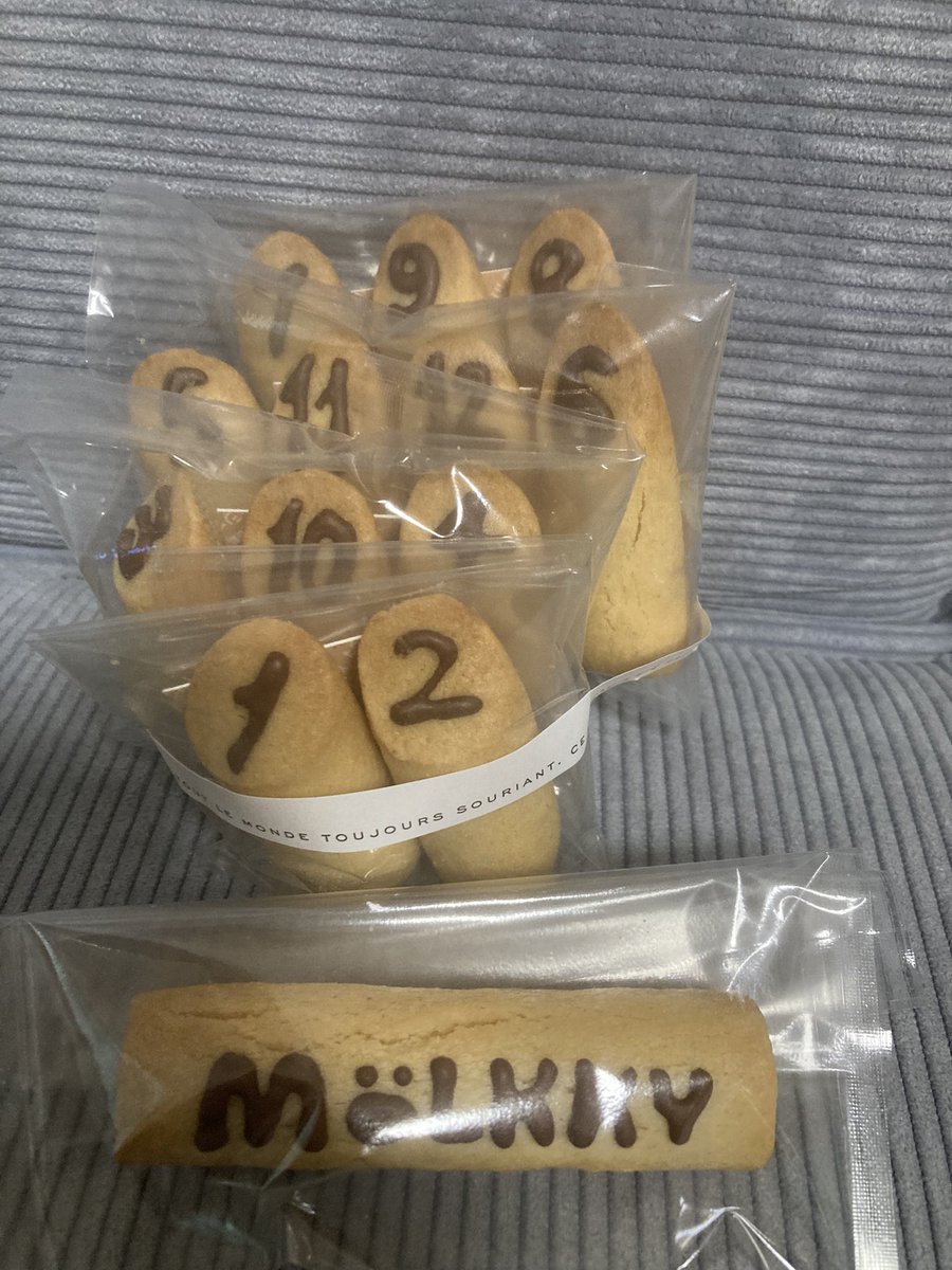 香川で去年の夏から練習している大会初参加のメンバーと、トリケラスリービギナーに参加してきました。
風に負け初勝利にはならなかったですがみんなで楽しめました。
対戦頂いた皆様ありがとうございました。メンバーの1人の方からこんな素敵なプレゼント貰いました。
食べられない🥖