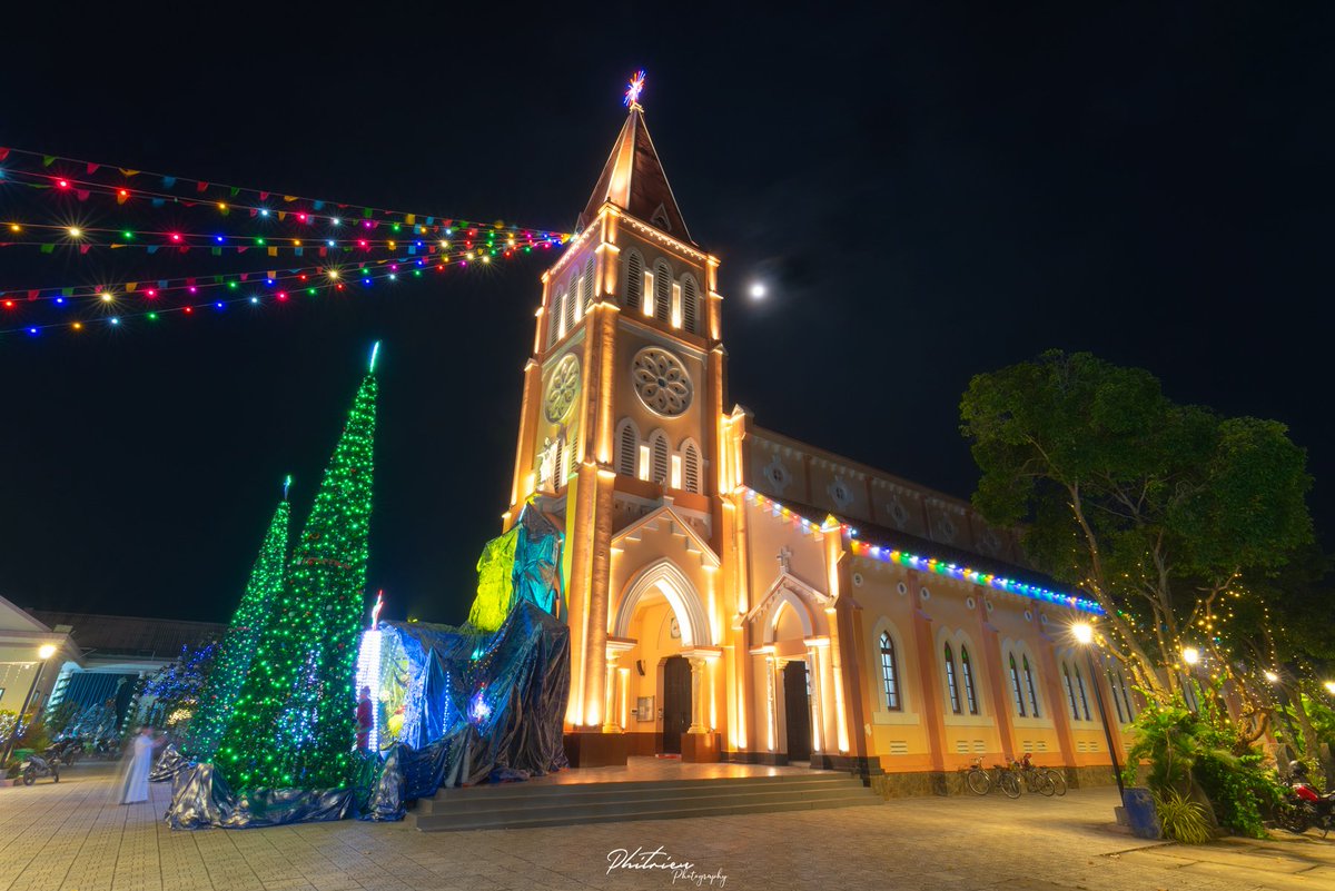 phitrieupro5's tweet photo. ⛪ Giáo xứ Cái Bông - Giáo phận Vĩnh Long
#PhiTrieuPhotography #church #catholic #ThanhduongVietNam #dji #drone #Nikon #Vietnam https://t.co/UEWtvruuBc