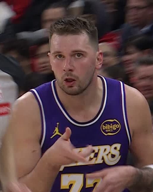 SHOWTIME LUKA IN CHICAGO 🪄🤯

46 PTS
11 AST
8 3PM
7 REB
60% FG

THE DON.