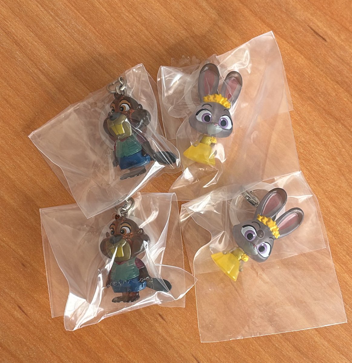 fallingaeul_aya's tweet photo. ズートピア2 めじるしアクセサリー 交換

譲:ジュディB、二ブルズ

求:ニックA

郵送での交換。お気軽にお声掛けください https://t.co/5NUcRApVMq