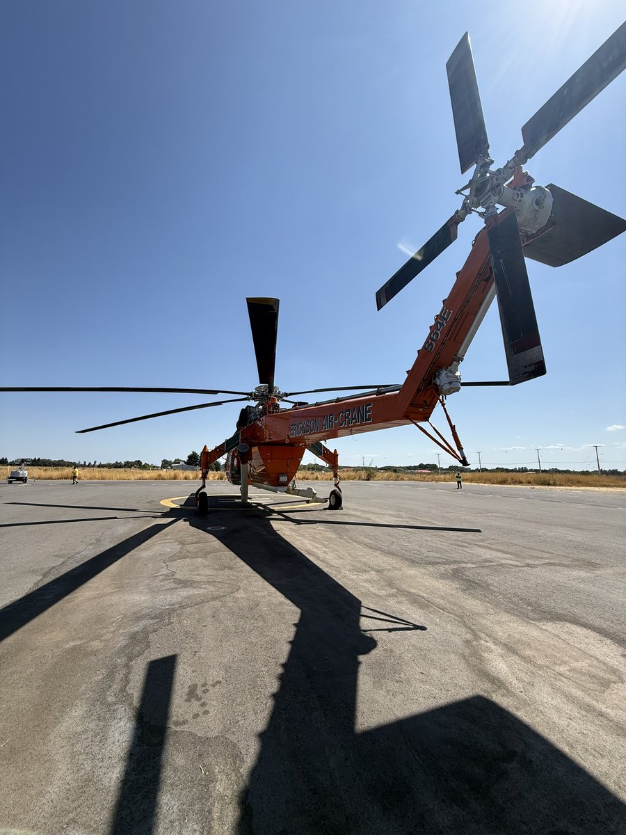 MichelDeLHerbe's tweet photo. Días intensos en #Biobio y #Ñuble analizando/levantando información 1. Gestión de respuesta humanitaria 2. Gestión de la emergencia 3. Logística y capacidades de combate. Hoy #S64 #Erikson  aeródromo Bernardo O’Higgins. Uno de los mejores helicópteros #IncendiosForestales 🌎 https://t.co/4ayZ1vjp25