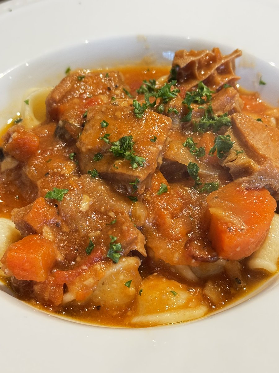 onzoooo's tweet image. 日替わりランチ
牛ハチノスプロヴァンス風煮込み
牛蒡のポタージュ
自家製パン

#BrasserieGyoran