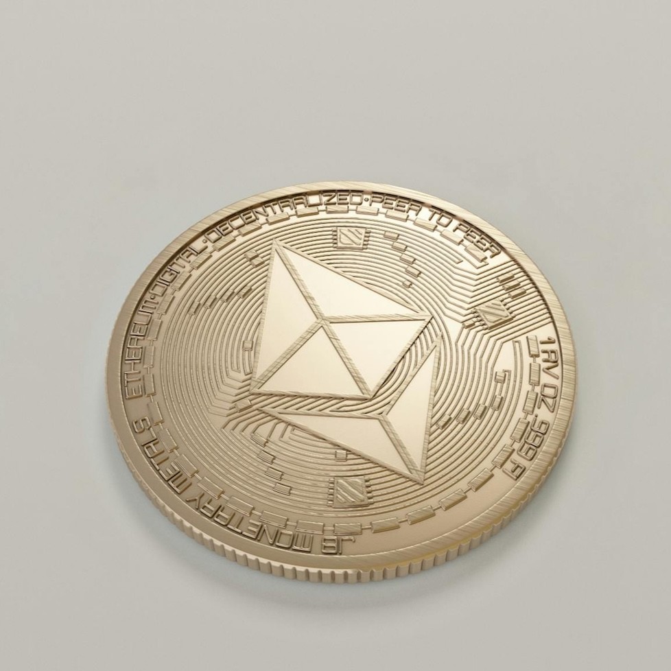 LATEST: 💰 BitMine acquired another 40,302 ETH, bringing its total holdings  to 4.24 million ETH, worth over $12 billion, with the Ethereum treasury  firm now controlling 3.52% of the circulating supply.