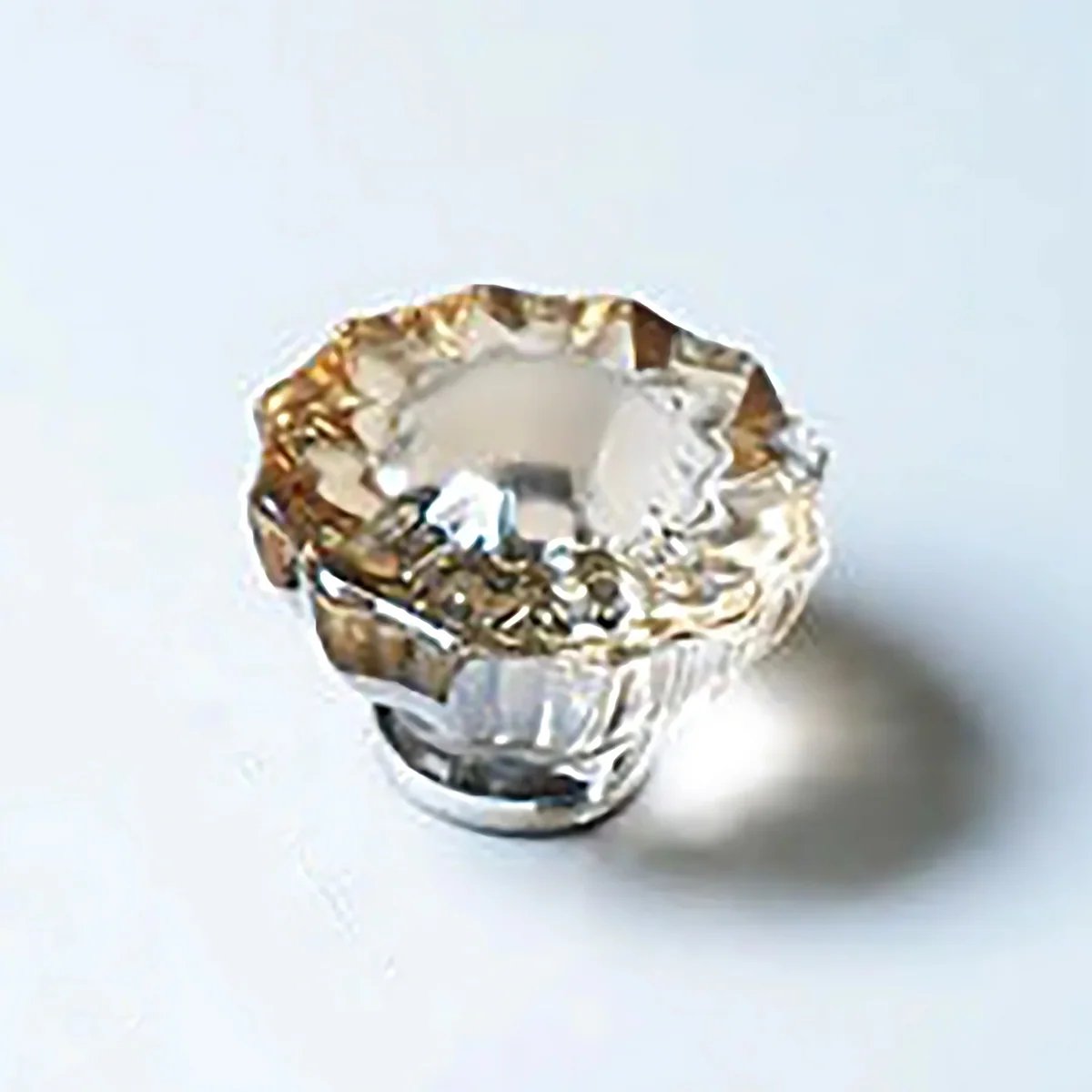 BrassEssence's tweet image. The contrast between the brilliant, polished crystal and the refined, matte brass makes this knob a perfect accent for cabinets, dressers, or vanities. It’s available in a clear White and a warm Champagne color to perfectly complement your decor.

#BrassKnobs #PremiumKnobs