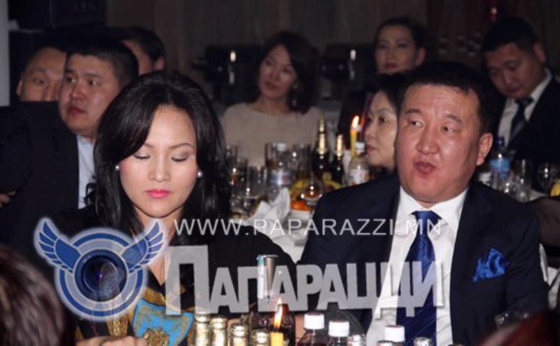 Ажнай Бат-Эрдэнэ ТТ нүүрсийг доод тал нь тонн тутам 70 доллараар зарах боломжтой байхад 25 доллараар олон жил зарсан. Тавантолгой транс компани бараг 14 сая тонн нүүрс үнэ хавсруулах технологиор баяжсан гэж гэрч Сугар хэлэв. (Ингэхээр баяжихгүй яах вэ ￼) 
ТУЗ-д дан өөрийн