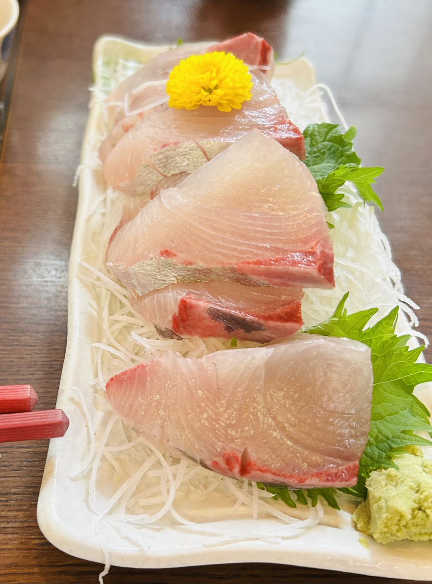 k1956's tweet photo. 仕事仲間と昼呑み(^^)
本マグロもカンパチも旨い❣️牡蠣の天ぷらもなかなか美味！ゲソ炒めもビールがすすみました(^◇^;)しかし、ここも人手不足なのかな？(-｡-;
『呑み処食べ処一力』 https://t.co/YJoAAJ6GDN