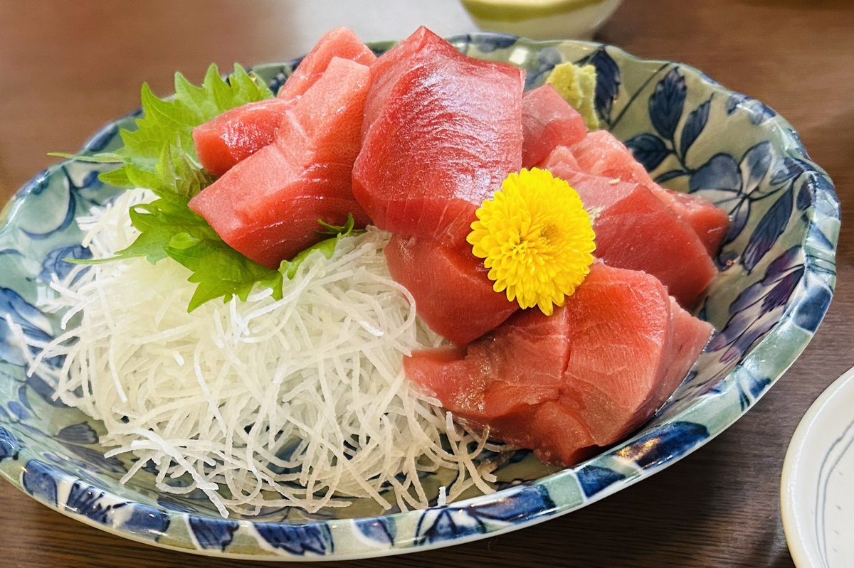 k1956's tweet photo. 仕事仲間と昼呑み(^^)
本マグロもカンパチも旨い❣️牡蠣の天ぷらもなかなか美味！ゲソ炒めもビールがすすみました(^◇^;)しかし、ここも人手不足なのかな？(-｡-;
『呑み処食べ処一力』 https://t.co/YJoAAJ6GDN