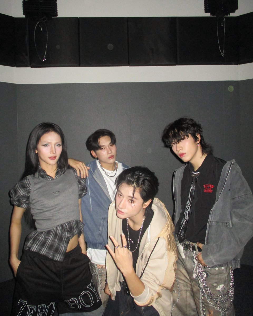 tpopupdate's tweet photo. 4MIX COMEBACK!!! เตรียมกลับมาทำกิจกรรมวงครบ 4 คน ในฐานะ “ศิลปินอิสระ”

4MIX กลับมาทวงคืนเวทีอย่างเป็นทางการกับออนสเตจแรกของปี 2026 การกลับมาครั้งนี้อัดแน่นไปด้วยพลัง ความมุ่งมั่น และทิศทางใหม่ที่น่าจับตา ชวนแฟนๆ ร่วมลุ้นเส้นทางบทต่อไปที่รับรองว่ามีเซอร์ไพรส์ให้ตื่นเต้นอย่างแน่นอน

สำหรับก้าวใหม่ของ 4MIX วงพร้อมเปิดรับทุกโอกาสในการสร้างสรรค์ผลงาน ไม่ว่าจะเป็นงานเพลง งานแสดงโชว์ งานพรีเซนเตอร์ หรือโปรเจกต์พิเศษหลากหลายรูปแบบ โดยทั้งสี่คนยืนยันพร้อมทุ่มเทและตั้งใจกับทุกโอกาสที่เข้ามา พร้อมฝากแฟนคลับร่วมเป็นกำลังใจและสนับสนุนการเติบโตในเส้นทางบทใหม่นี้ไปด้วยกันนะในปีนี้!

#TPOP #TpopUpdate #4MIX