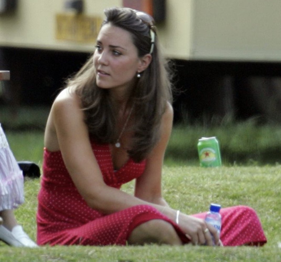 #KateMiddleton x #PrincessofWales with her sister at the Chakravarty Cup charity polo match (2006)