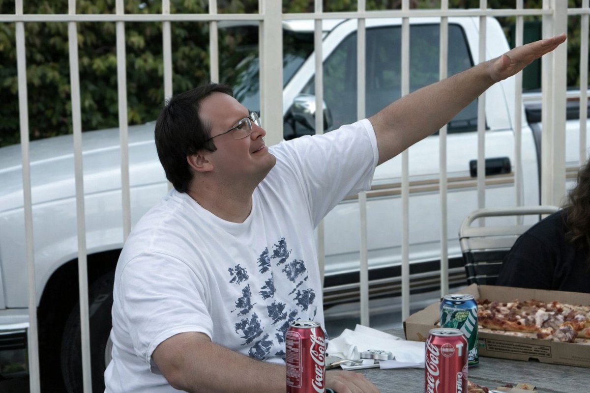 MagicManChuck's tweet image. I love you @TheJimCornette but come on LOL
Jim Cornette : I hate Trump and all republicans because they are racist.
also Corny : Nigga my black ass loves Pizza Hut, look at the pepperonis ''Heils Hitler'' Image upscaled from the video.