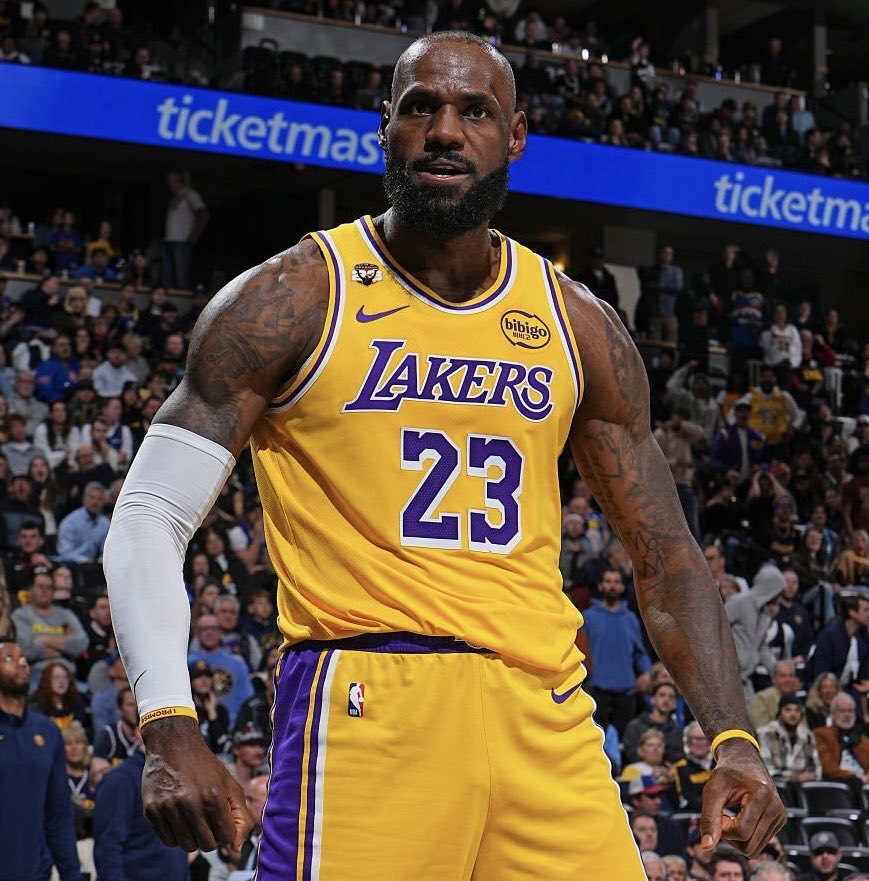 PolymarketHoops's tweet image. Most 4th quarter points in 2026:

104 — LeBron James
102 — Kevin Durant