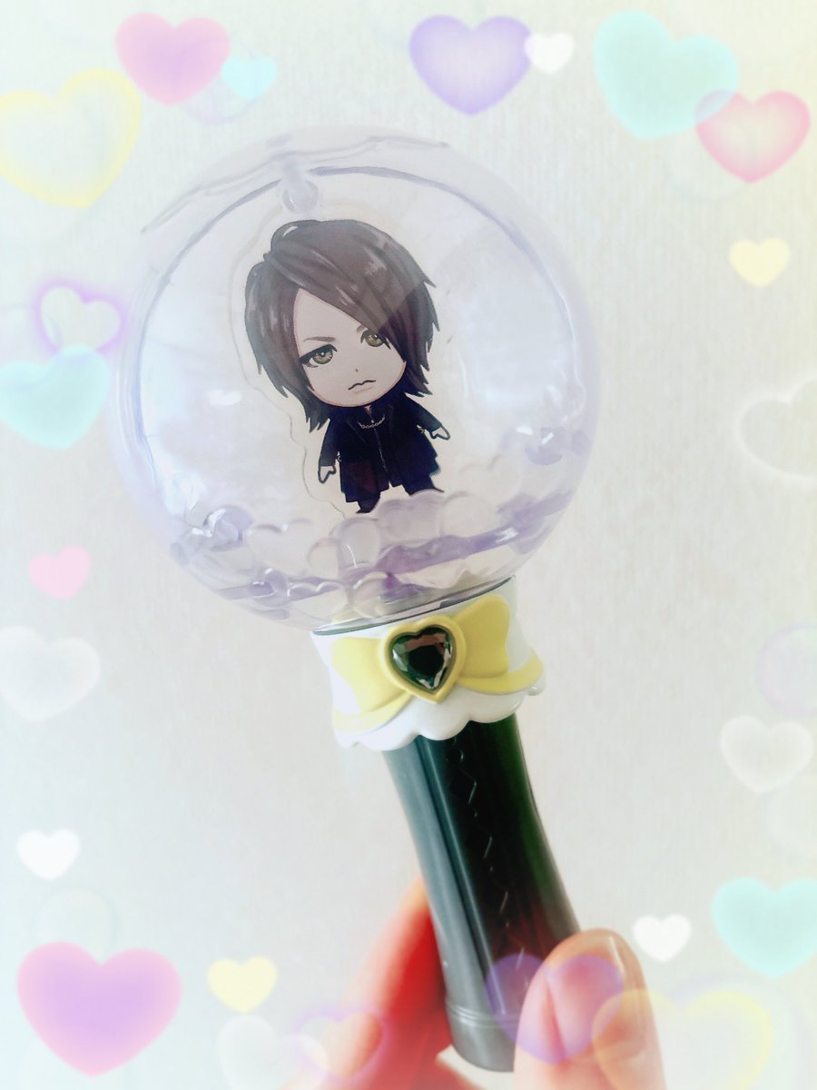 サンリオのカプセルステッキ🪄︎︎PIERROTのアクキーぴったりサイズだった🥹💕
付属の台座にはハマらないけどカプセル嵌めるところとアクキーのホールで固定した🫶(蓋ちょい隙間開く🤏)