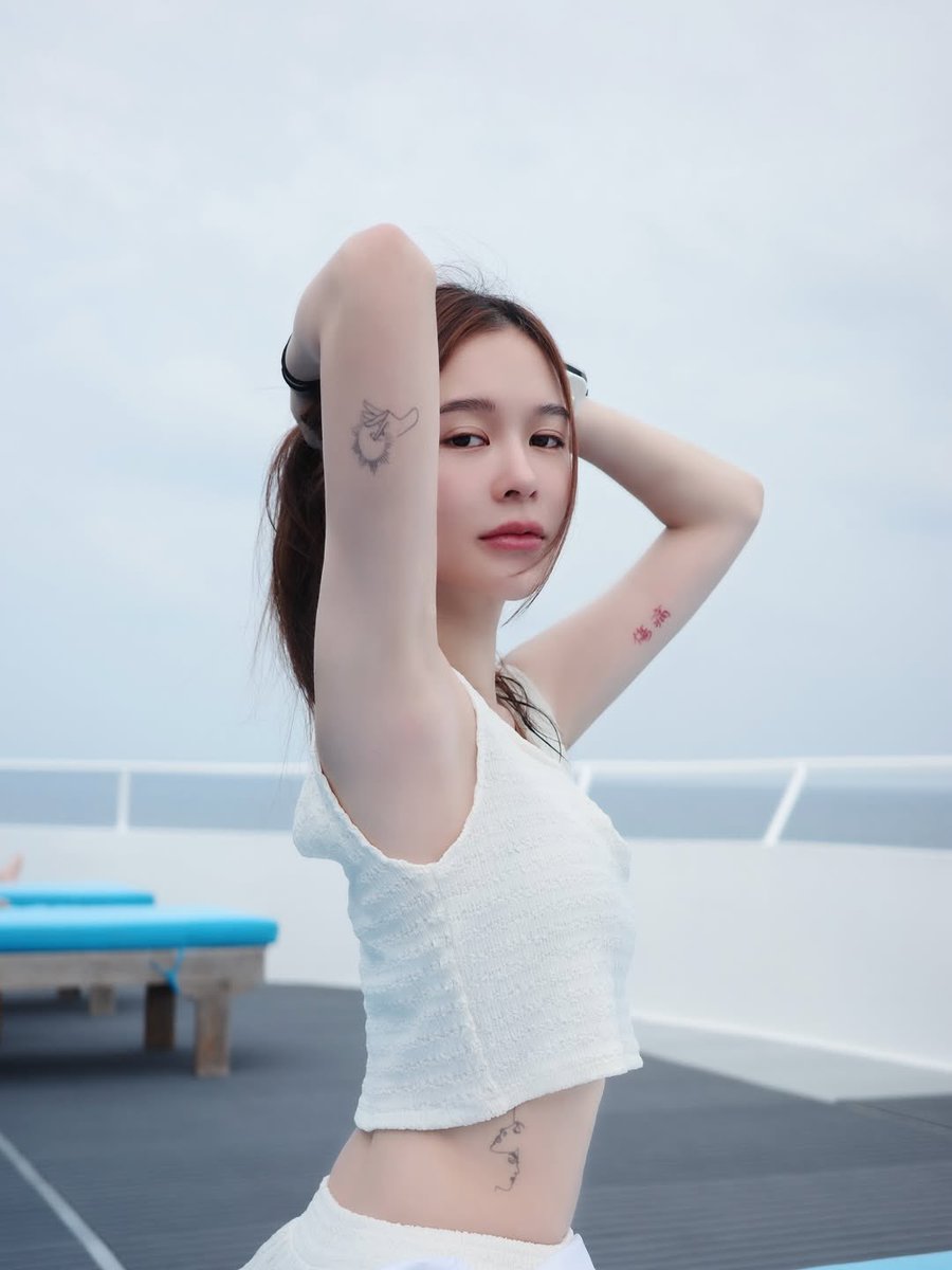 JEABENGLOTTY's tweet photo. ท้องฟ้า ท้องทะเล ขาวใสจัง สวยม๊วกกกก
🌊🐬🐬🌊

#TKNur #nurdesoraya #เหนือดิสรยา https://t.co/b1HNYjkNLy