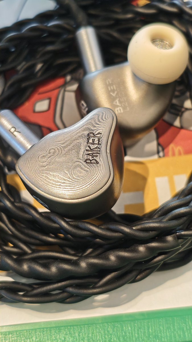 おかめカンパニー☆イヤホンジャック □CCA Phoenix｜イヤホンジャックと豆🐒@ポタオデ