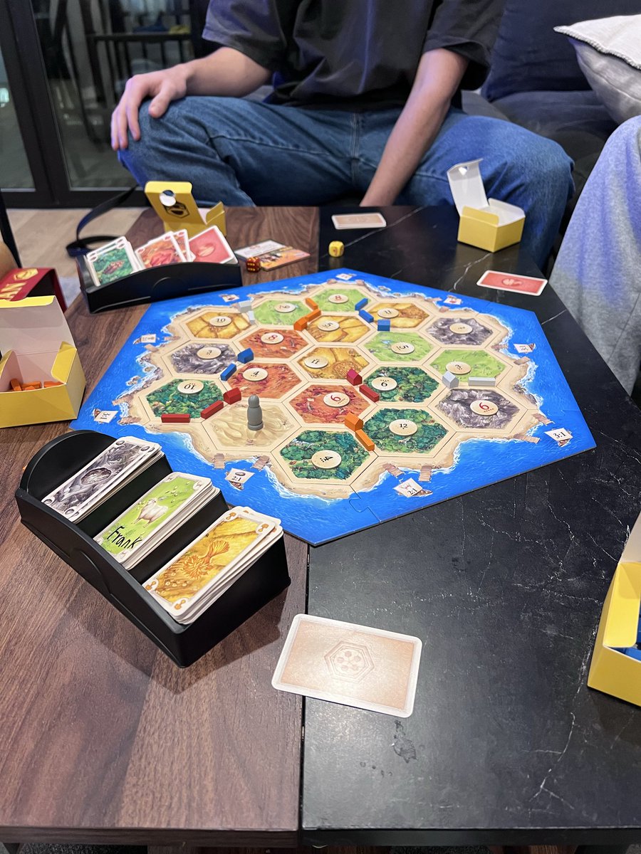 Jerryscummin's tweet photo. Anyone know of any good expansion packs? #largestarmy https://t.co/ODY43h0q13