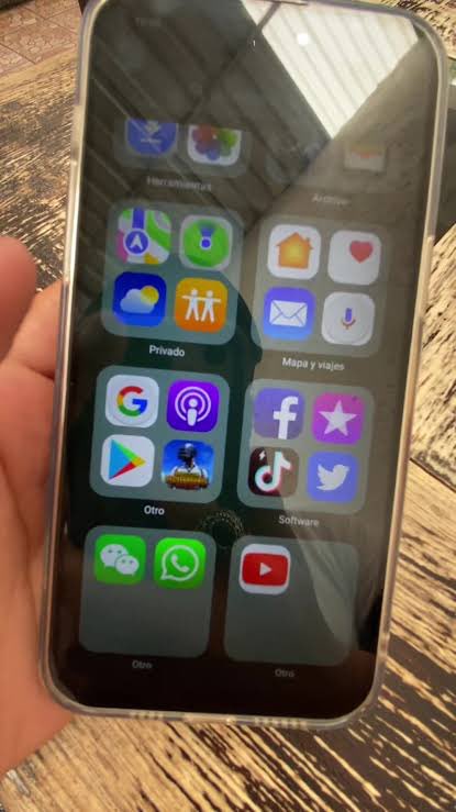 fernandogutyy's tweet photo. @Plebe_Culichi El iPhone de plebe https://t.co/gEeJs9MszV