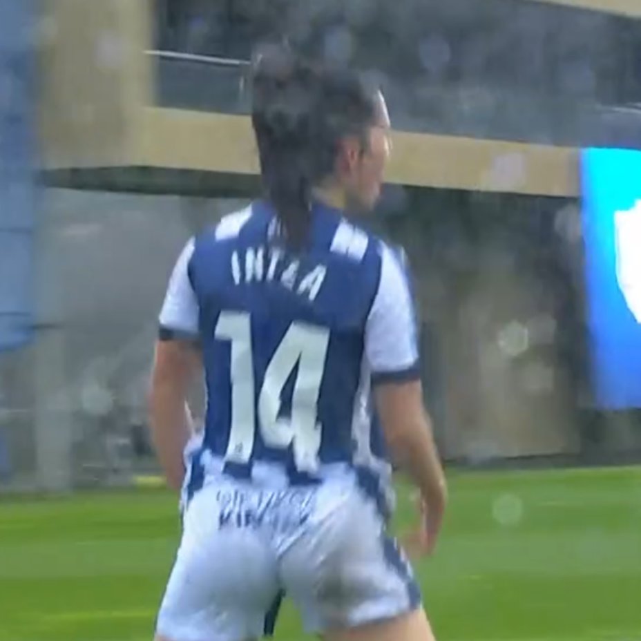 BrightsideM's tweet image. Intza Egiguren [FW] scores under the drops.
#LaLiga #RealSociedad #BrightsideGirls