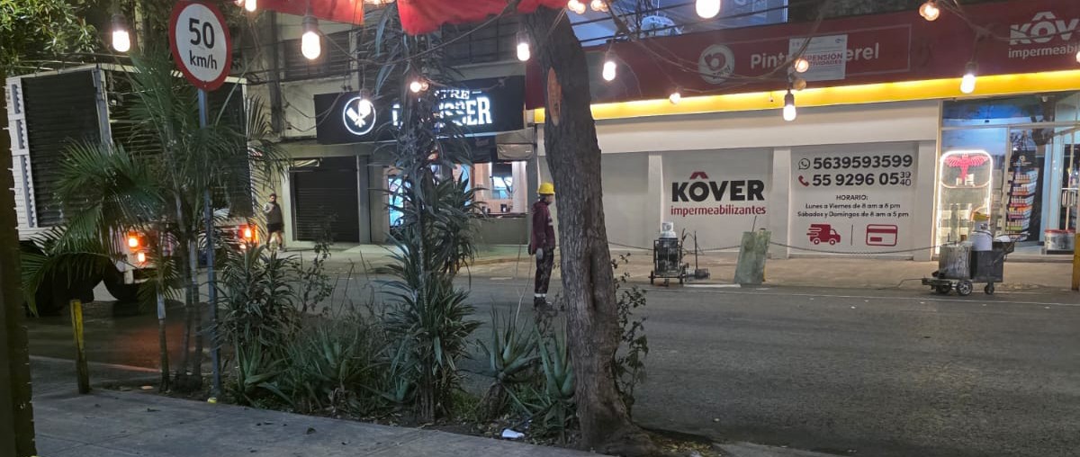 emiluchon's tweet photo. @AccionesBJ @BJAlcaldia ayuda están vializando sobre Gabriel Mancera y diagonal san Antonio y me quieren poner mi paso peatonal en la entrada de mi garage y la gente me mienta la madre y mi casa está a mitad de la cuadra. El paso peatonal va de esquina a esquina https://t.co/44oMiLE2q4