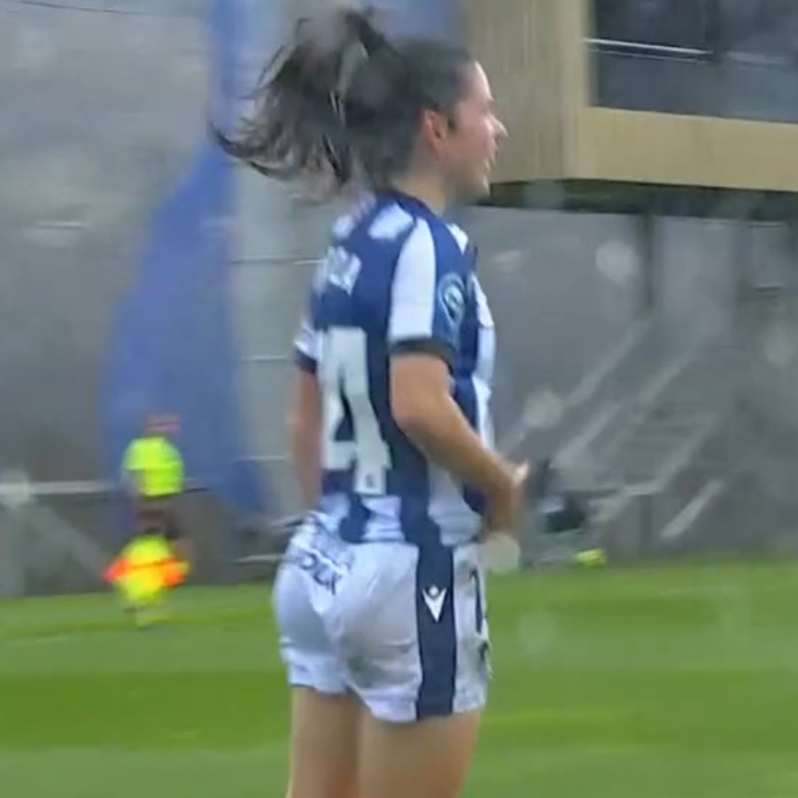 BrightsideM's tweet image. Intza Egiguren [FW] scores under the drops.
#LaLiga #RealSociedad #BrightsideGirls