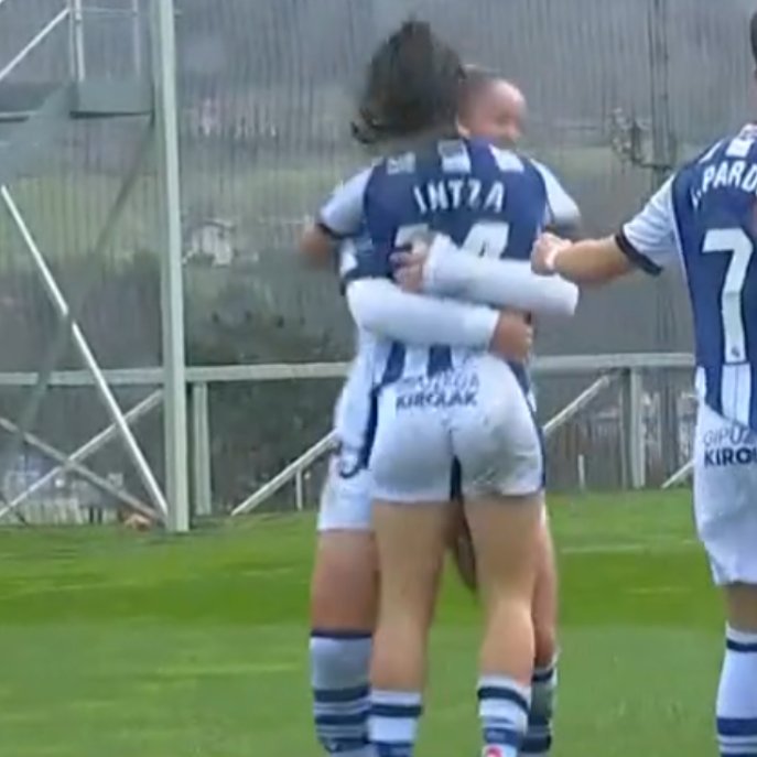BrightsideM's tweet image. Intza Egiguren [FW] scores under the drops.
#LaLiga #RealSociedad #BrightsideGirls