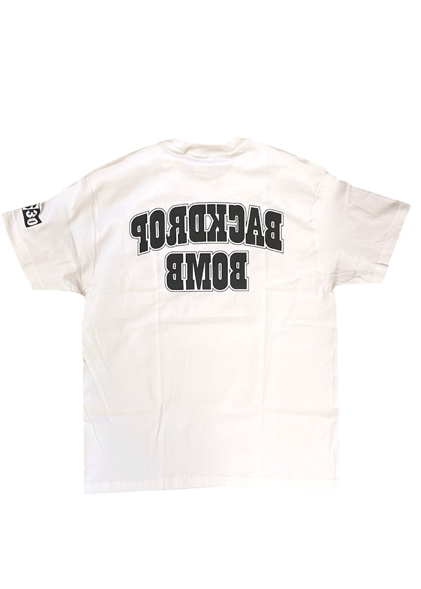 【オフィシャルGOODS EC販売開始！】

先日LIVE会場で販売開始した「30th CLASSIC S/S Tee（White）」含む商品のEC販売を再開いたしました。
販売期間は2月15日（日）23:59まで。

残りわずかの商品もありますので、お買い逃しなく！

bdbshop.thebase.in

#bdb #backdropbomb