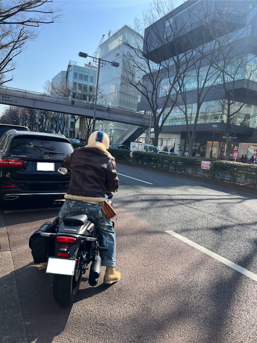 明るい時間に初めて会ったかもしれない先輩。
颯爽と解散。

お茶ご馳走様でした！