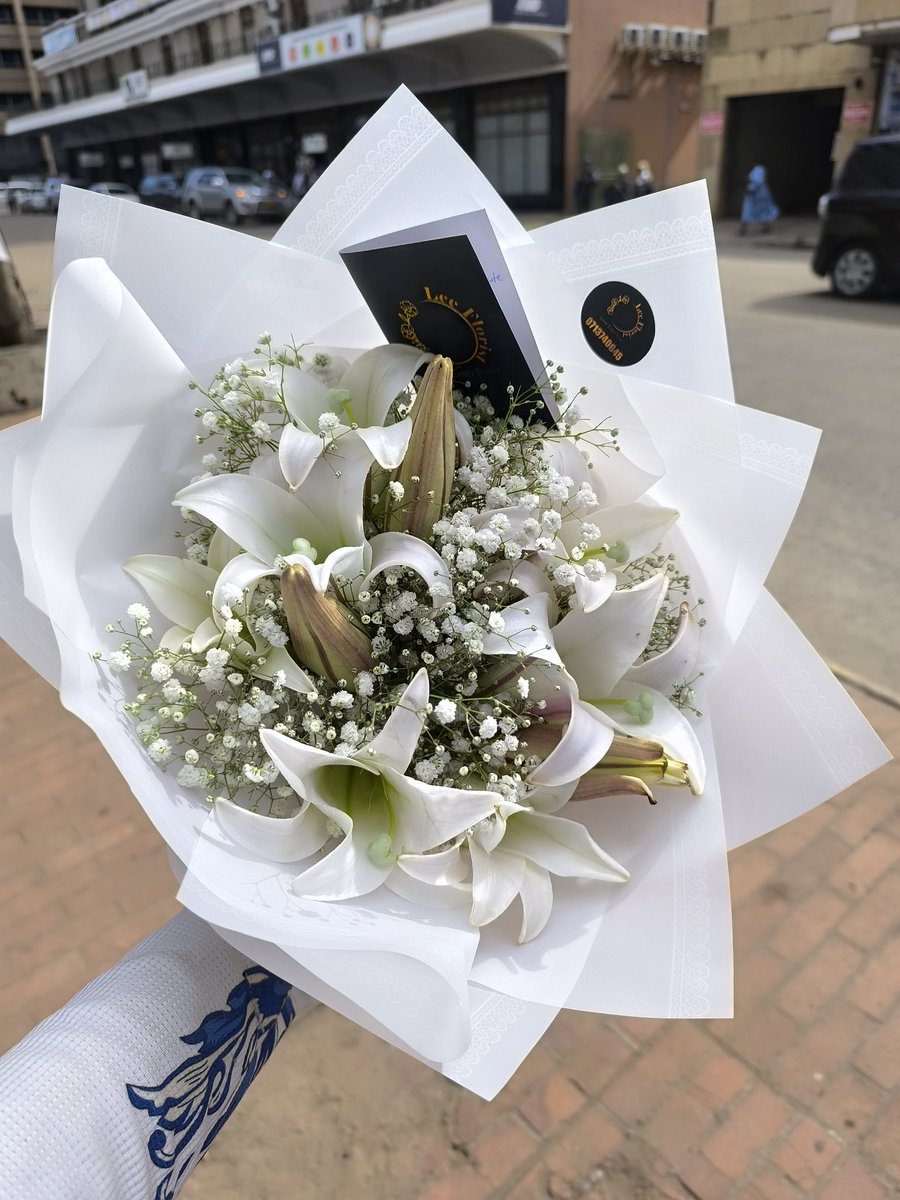 New In season ( for a limited time) lilies! 
Small bouquet $25 (pictured) 
Medium bouquet $45
Large bouquet $65
0713740645