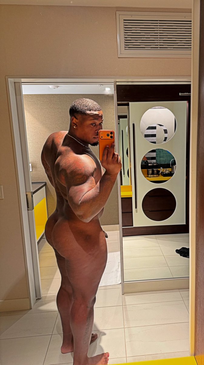 Love a good hotel mirror t.me/+bh2GVU2YGsA5M…