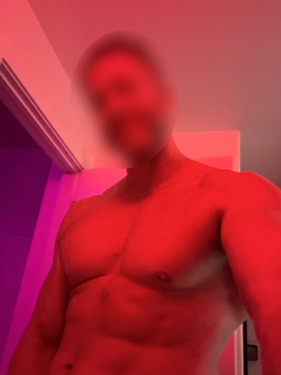 It's cold out, but I'm feeling hot 🥵