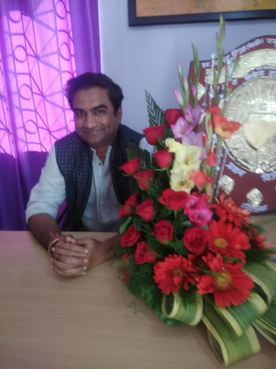 बिलासपुर प्रेस क्लब के वरिष्ठ सदस्य और एमपी,सीजी में नगर का नाम रोशन करने वाले हम सबके मार्गदर्शक आदरणीय डा. विश्वेश ठाकरे जी को जन्मदिन की ढेर सारी शुभकामनाएं