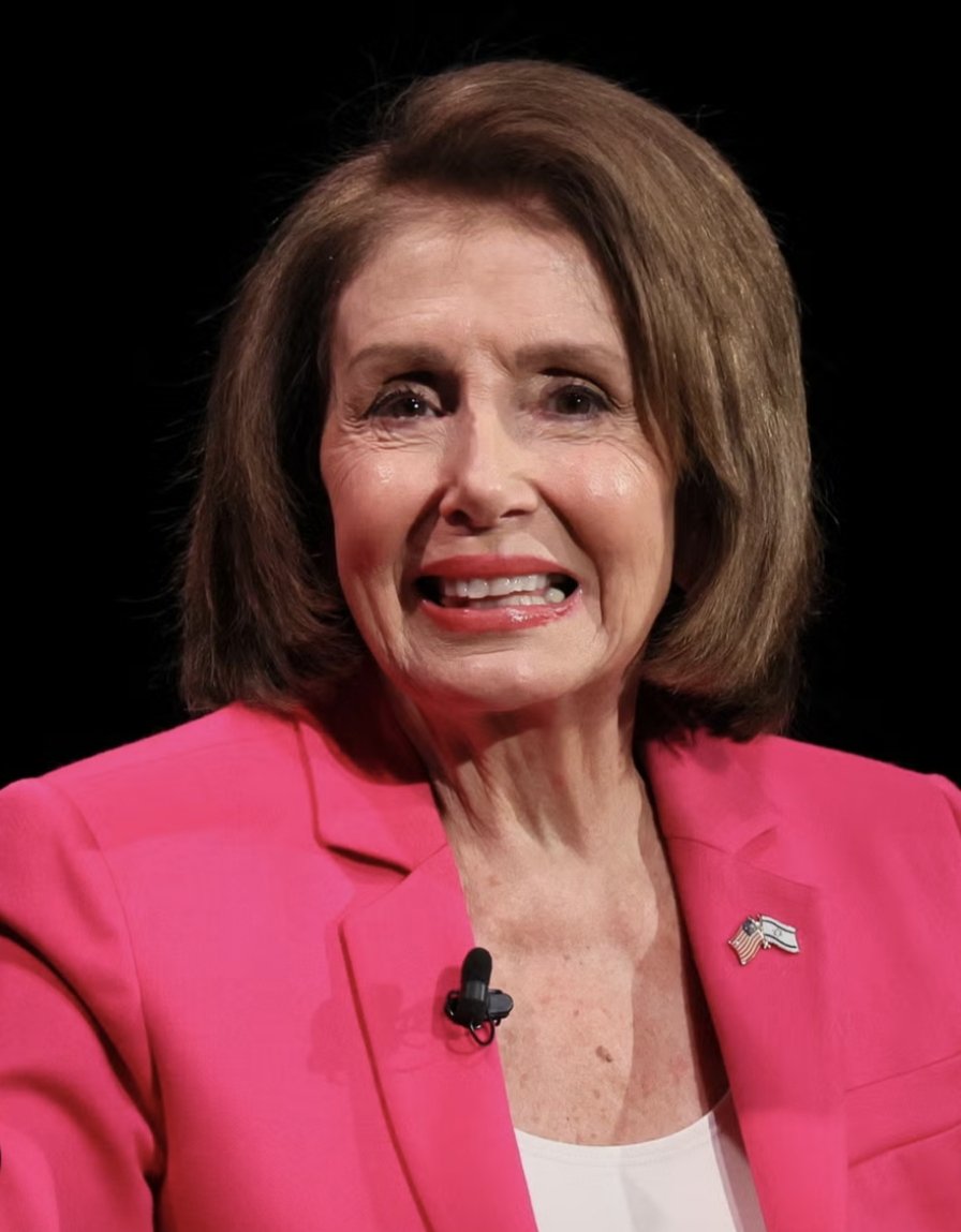CryptoAliceTH's tweet image. ช่วงนี้หลายคนจับตาการขยับพอร์ตของขุ่นป้า Nancy Pelosi จากเอกสารเปิดเผยล่าสุด ซึ่งถ้าดูดี ๆ จะเห็น“ธีม”ที่ชัดมากขึ้นค่ะ

เริ่มจากฝั่งขายและลดน้ำหนักพอร์ต

ขาย Apple ( $AAPL) 45,000 หุ้น แต่ในขณะเดียวกันก็เปิดสถานะใหม่ผ่าน call options ระยะยาว

ขาย Amazon ( $AMZN) 20,000 หุ้น

ขาย