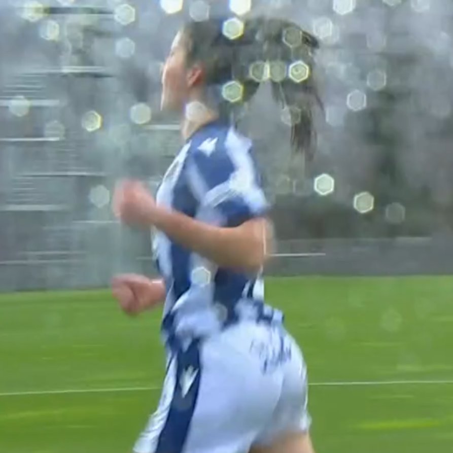 BrightsideM's tweet image. Intza Egiguren [FW] scores under the drops.
#LaLiga #RealSociedad #BrightsideGirls