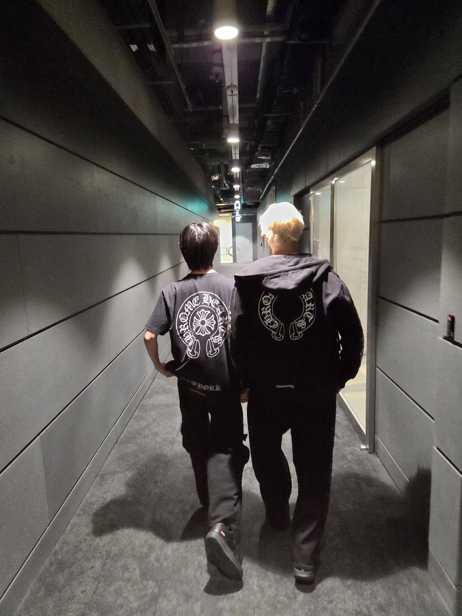 수빈이가 찍은 커플룩 뀨닝즈 ♡ 
아니 휴닝카이 ㅈㅉ 언제 이렇게 커졌어