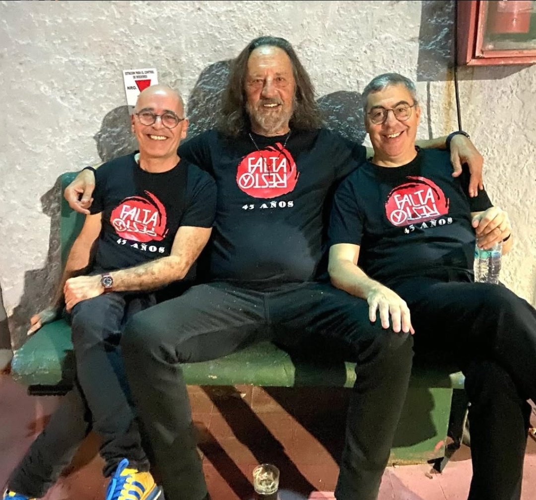 La musicalidad, la letra y el orden escénico.

Que placer volver a verlos juntos.

Tres GIGANTES de la murga uruguaya.