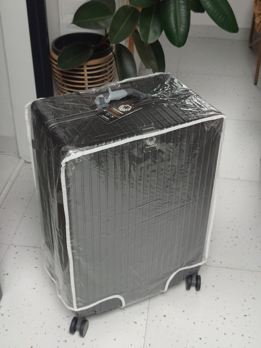 Ada yg pengalaman ke Jepang bawa koper 28 inch gak?

Repot ga ya pas naik subway, shinkansen, dan geret2nya? Khusus shinkansen wajib reserve seat atau bisa taro depan kaki?