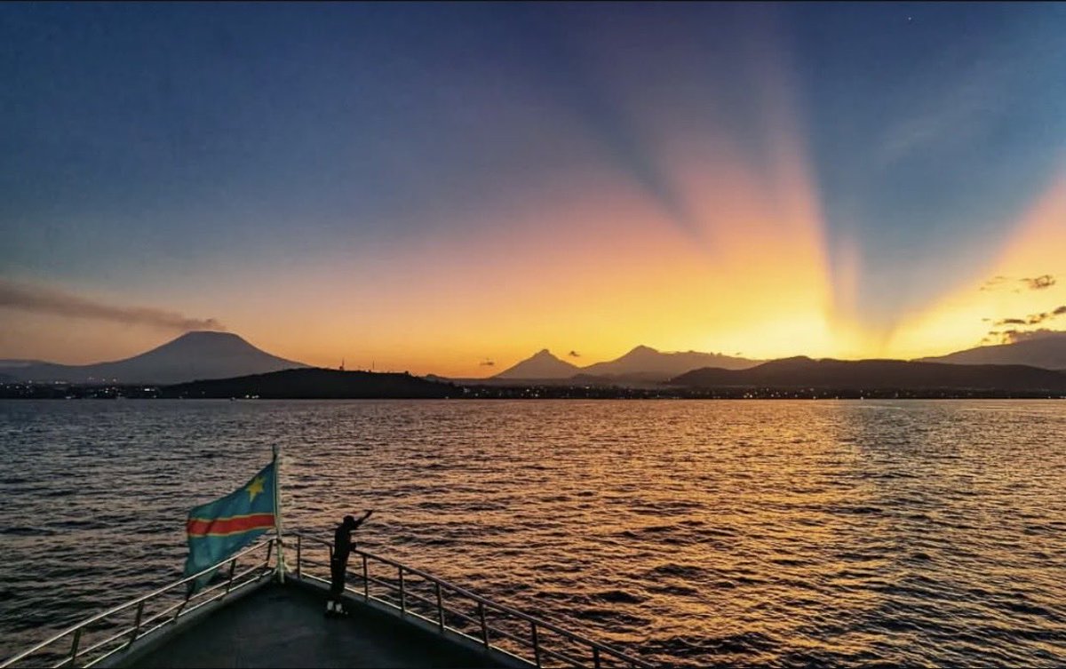 Le soleil se lève. La conscience aussi ?
On ne libère pas un peuple en l’exilant.
Qui fait sa part, aujourd’hui ?

(Artwork: Aurora. Copies: 1/3. Year: 2021)