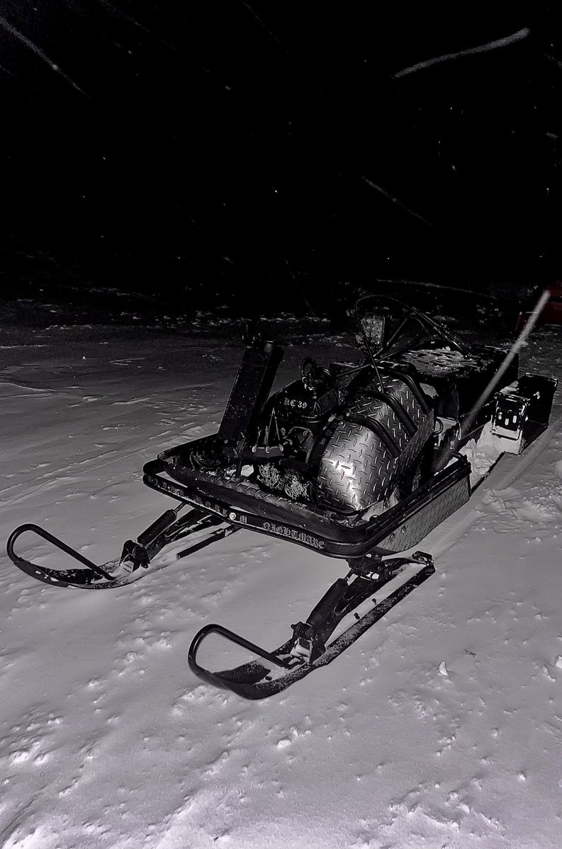 saddest_miku's tweet image. In endless void pissing into the howling nothingness