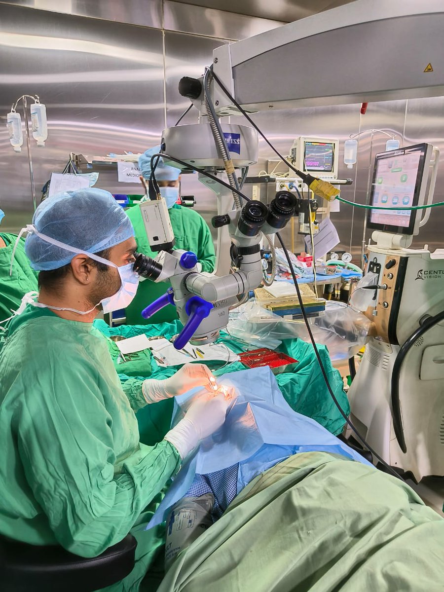 kamathatul's tweet photo. In ophthalmology, patient satisfaction splits: 6/12 "good enough" folks love their functional vision; 6/6 perfectionists fixate on halos/glare. Why? Expectations, neuroadaptation, psych factors. Key: Pre-op counseling + VFQ-25
Success =acuity +psychology!#Ophthalmology #EyeHealth https://t.co/yq2mBMMzaY