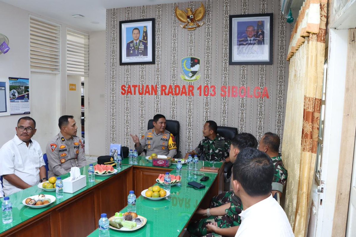 Dalam rangka memperkuat tali silaturahmi dan koordinasi antar instansi keamanan, Kapolres Tapanuli Tengah, AKBP Muhammad Alan Haikel, S.K.M., S.I.K., M.I.K., melakukan kunjungan resmi ke Kantor Satuan Radar (Satradar) 103 Sibolga, Senin (26/1/2026).
instagram.com/p/DT-d-NggFfE/…