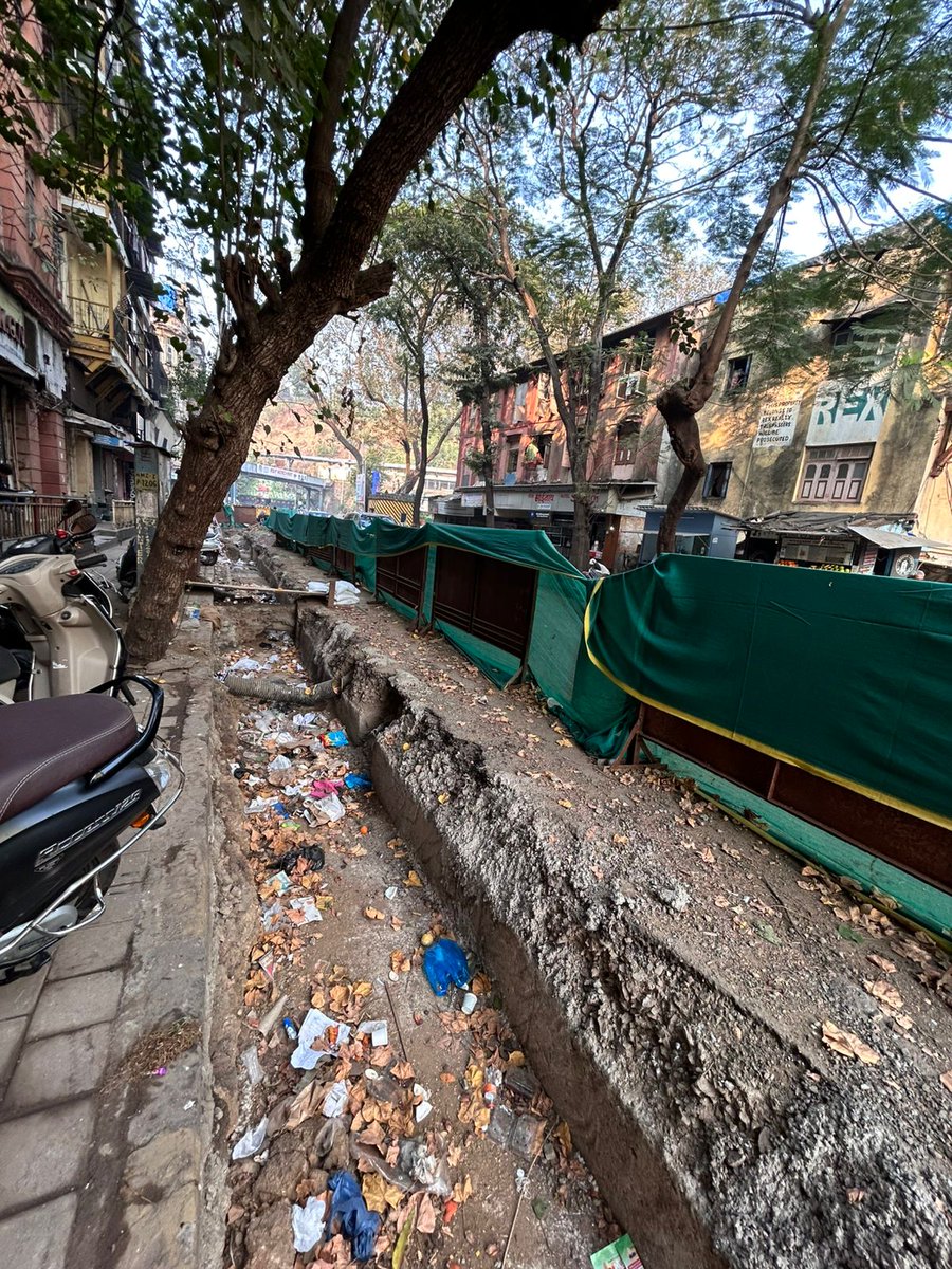 thesobosoul's tweet photo. It has been more than 2 months now but still no progress. Location: Khan Building, Nawab Tank Road @mybmc @mybmcWardE @YaminiYJadhav https://t.co/EJAfu6Gp4d
